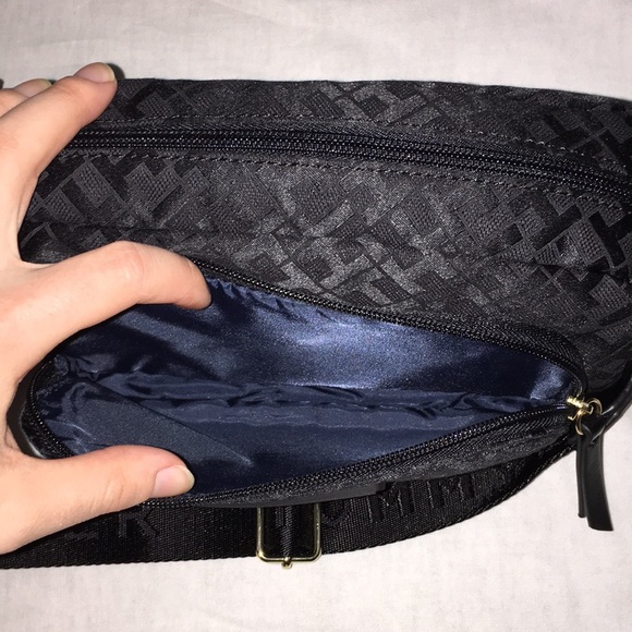 Tommy Hilfiger Black Fanny Pack / Crossbody - Picture 6 of 8